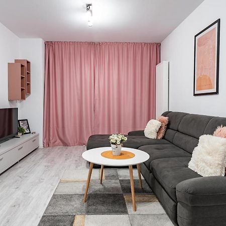 One Apartment Brasov Bagian luar foto