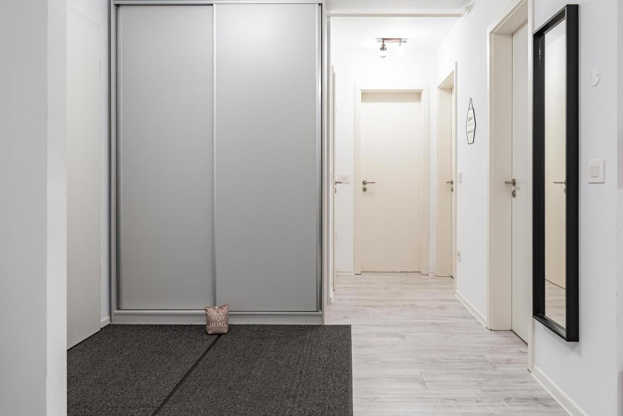 One Apartment Brasov Bagian luar foto